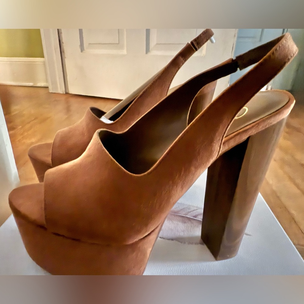 Jessica Simpson Platform heels